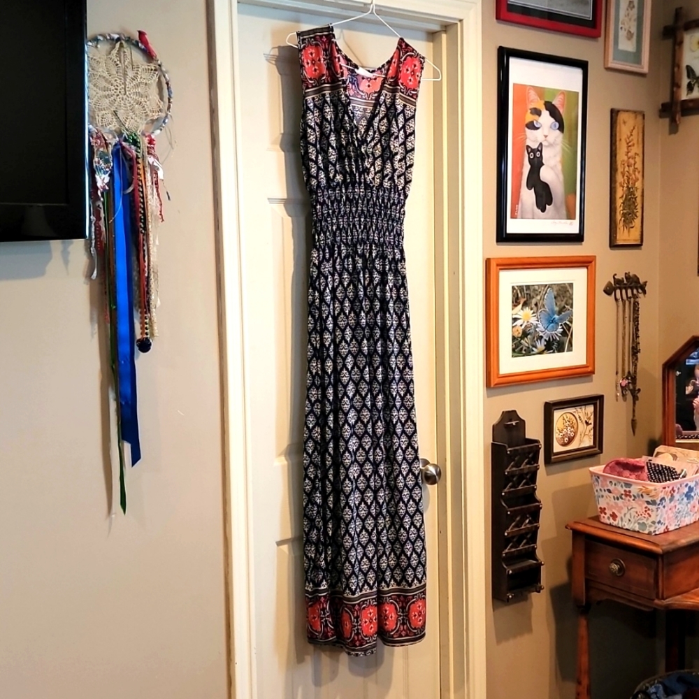 Large maxi dress with stretchy waist